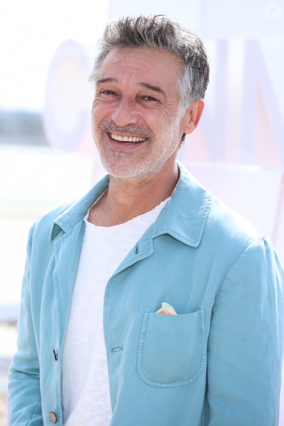 Stephane Blancafort - Photocall de "Ici tout commence" lors du 7ème festival international Canneséries à Cannes, le 6 avril 2024. © Denis Guignebourg / Bestimage