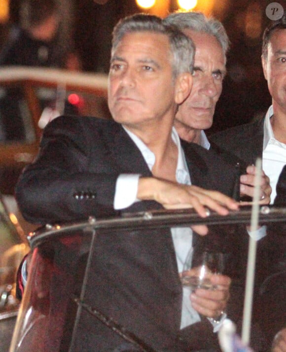 George Clooney - Les futurs mariés quittent l'hôtel Cipriani en compagnie de leurs invités. George Clooney partira de son côté pour enterrer sa vie de garçons dans un restaurant "Da Ivo", tandis qu'Amal rentrera à son hôtel. Venise, le 26 septembre 2014 