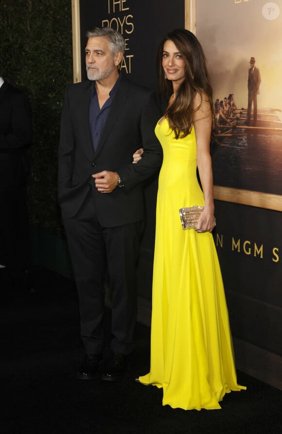 George Clooney et Amal Clooney - Première du film "The Boys in The Boat" à Los Angeles, le 11 décembre 2023. 