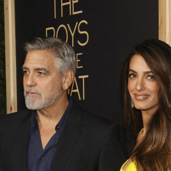 George Clooney et Amal Clooney - Première du film "The Boys in The Boat" à Los Angeles, le 11 décembre 2023. 