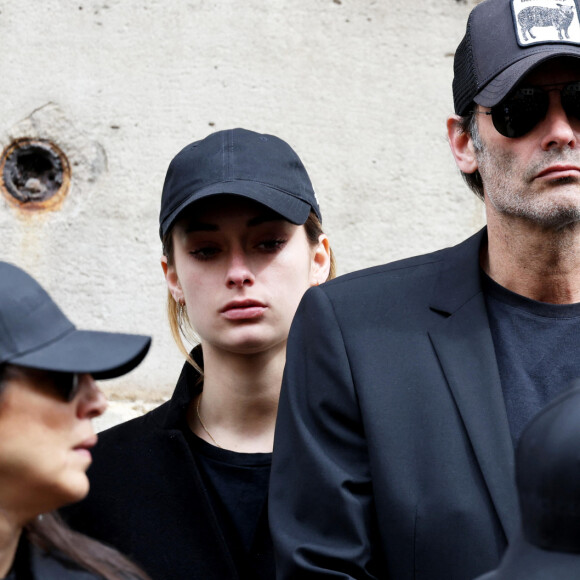 Anthony Delon et sa fille Liv - Sortie des obsèques de Jean-Yves Le Fur en l'église Saint-Roch à Paris, le 6 avril 2024. © Jacovides / Moreau / Bestimage