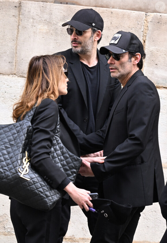 Carla Bruni, Anthony Delon et Michaël Cohen - Arrivées aux obsèques de Jean-Yves Le Fur en l'église Saint-Roch à Paris, le 6 avril 2024.