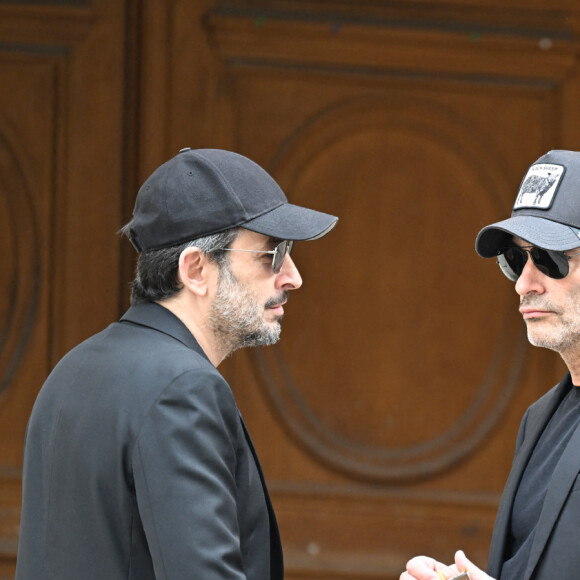 Michaël Cohen, Anthony Delon - Arrivées aux obsèques de Jean-Yves Le Fur en l'église Saint-Roch à Paris, le 6 avril 2024.