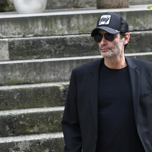 Anthony Delon - Arrivées aux obsèques de Jean-Yves Le Fur en l'église Saint-Roch à Paris, le 6 avril 2024.