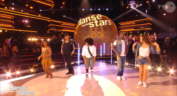 Lors du dernier prime de "Danse avec les stars", une nouvelle élimination est survenue.
L'équipe de Mel Charlot,"Danse avec les stars", TF1.