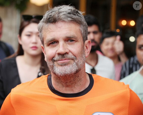Hervé Mathoux (journaliste) lors du marathon Orange Night Run, une boucle de 5,274 km le long des quais de Seine, pour tenter de remporter l'un des 1000 dossards pour le Marathon Pour Tous des Jeux Olympiques de Paris 2024, à Paris, France, le 17 juin 2023. © Jonathan Rebboah/Panoramic/Bestimage