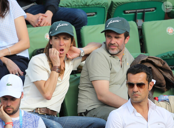 Hervé Mathoux et sa femme Maryline Olivié - People dans les tribunes lors du Tournoi de Roland-Garros (les Internationaux de France de tennis) à Paris, le 27 mai 2016. © Cyril Moreau/Bestimage