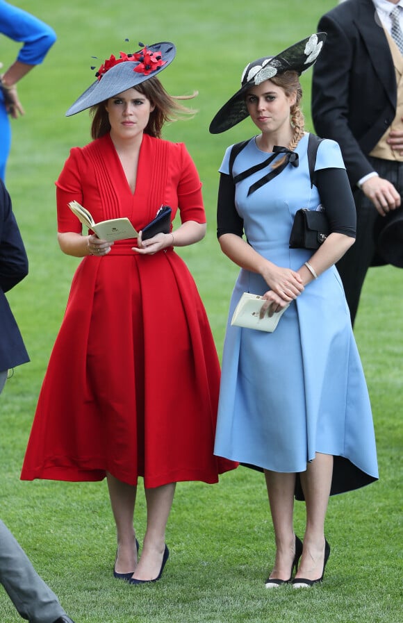 La princesse Eugénie d'York (à gauche) et la princesse Béatrice d'York lors de la troisième journée du Royal Ascot à l'hippodrome d'Ascot à Londres, au Royaume-Uni, le jeudi 22 juin 2017. Photo par Brian Lawless/PA Wire/ABACAPRESS.COM