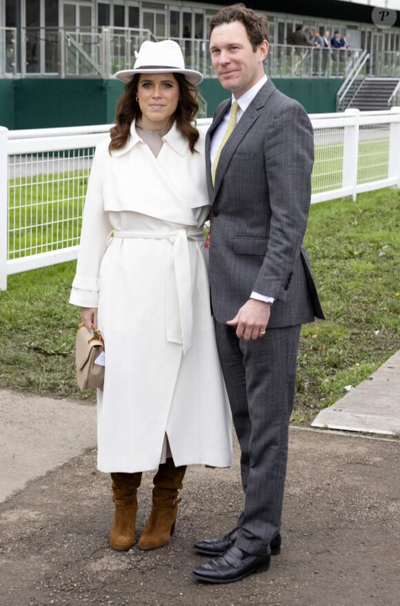 La princesse Eugénie et son mari Jack Brookbanks arrivent au Style Day lors de la deuxième journée du Cheltenham Festival à l'hippodrome de Cheltenham, Gloucestershire, Angleterre, Royaume-Uni, le 13 mars 2024. Photo par News Licensing/ABACAPRESS.COM