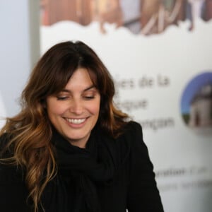 Laetitia Milot dédicace son livre "Ma clé du bonheur" à la foire d'Anova à Alençon le 5 mars 2023.