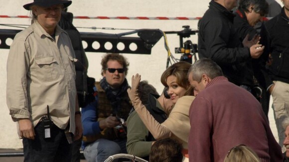 Quand Angelina Jolie rit avec Johnny Depp... elle n'oublie pas ses engagements les plus importants !