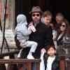 Angelina Jolie et Brad Pitt avec leurs enfants à Venise, lors du tournage de The Tourist