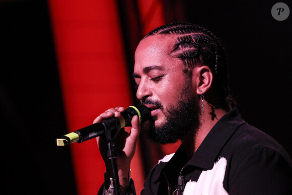 Le chanteur Slimane participe à l'émission de télévision italienne Raiuno "La Volta Buona" à Rome, Italie, le 21 mars 2024. © ANSA/Bestimage