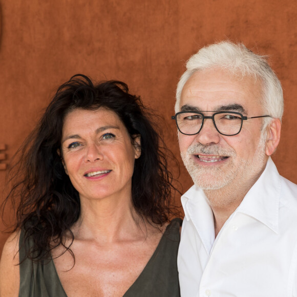 Pascal Praud et sa femme au village lors des internationaux de tennis de Roland Garros à Paris, France, le 1 juin 2019. © Jacovides-Moreau/Bestimage