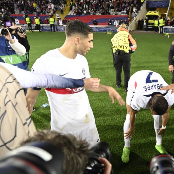 Celebration de la victoire du PSG lors du quart de final retour de la Ligue des Champions opposant le FC Barcelona au Paris Saint Germain le 16 avril 2024 au Estadi Olimpic Lluis Companys a Barcelone, Espagne.