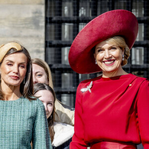 La reine Letizia d'Espagne, La reine Maxima des Pays-Bas - Cérémonie de bienvenue à Amsterdam lors de la visite d'État du couple royal espagnol aux Pays-Bas, le 17 avril 2024. 