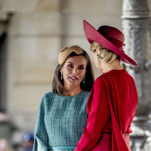 La reine Letizia d'Espagne, La reine Maxima des Pays-Bas - Cérémonie de bienvenue à Amsterdam lors de la visite d'État du couple royal espagnol aux Pays-Bas, le 17 avril 2024. 