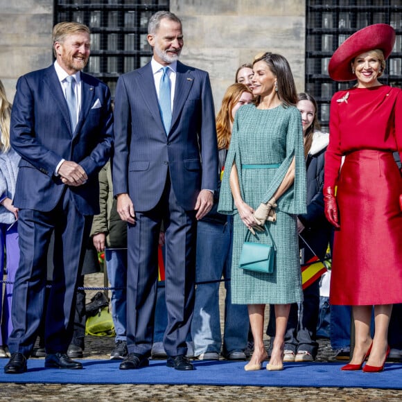 A savoir la reine Maxima et le roi Willem-Alexander.
Le roi Willem-Alexander des Pays-Bas, Le roi Felipe VI d'Espagne, La reine Letizia d'Espagne, La reine Maxima des Pays-Bas - Cérémonie de bienvenue à Amsterdam lors de la visite d'État du couple royal espagnol aux Pays-Bas, le 17 avril 2024. 