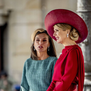 La reine Letizia d'Espagne, La reine Maxima des Pays-Bas - Cérémonie de bienvenue à Amsterdam lors de la visite d'État du couple royal espagnol aux Pays-Bas, le 17 avril 2024. 