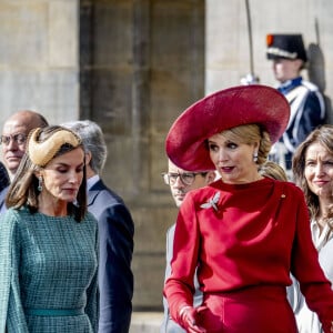 La reine Letizia d'Espagne, La reine Maxima des Pays-Bas - Cérémonie de bienvenue à Amsterdam lors de la visite d'État du couple royal espagnol aux Pays-Bas, le 17 avril 2024. 