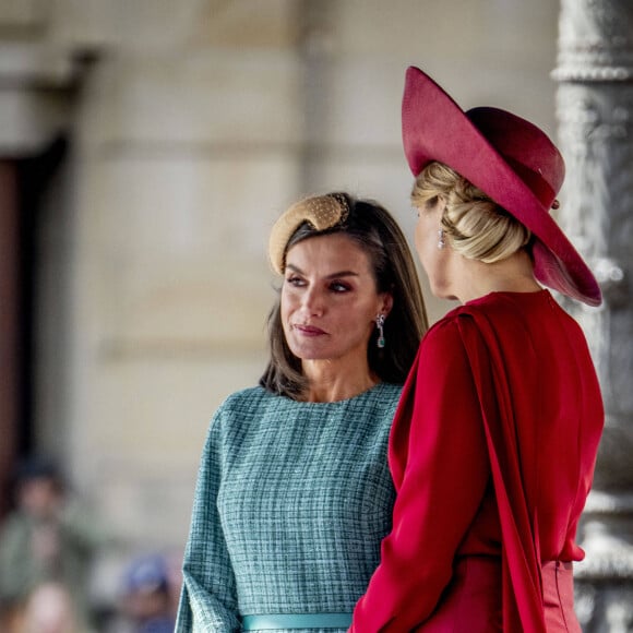 La reine Letizia d'Espagne, La reine Maxima des Pays-Bas - Cérémonie de bienvenue à Amsterdam lors de la visite d'État du couple royal espagnol aux Pays-Bas, le 17 avril 2024. 