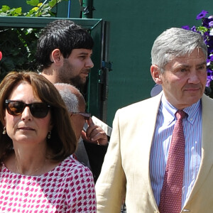Carole et Michael Middleton arrivent au tournoi tennis de Wimbledon à Londres, le 2 juillet 2014. 