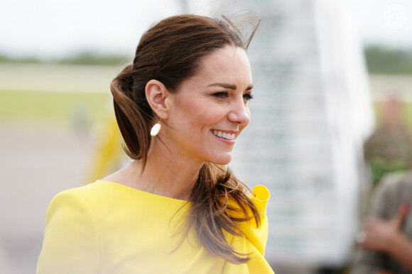 Kate Middleton arrive à l'aéroport international Norman Manley de Kingston, en Jamaïque, au quatrième jour de la tournée qu'elle effectue dans les Caraïbes au nom de la reine à l'occasion de son jubilé de platine. Photo par Jane Barlow/PA Wire/ABACAPRESS.COM