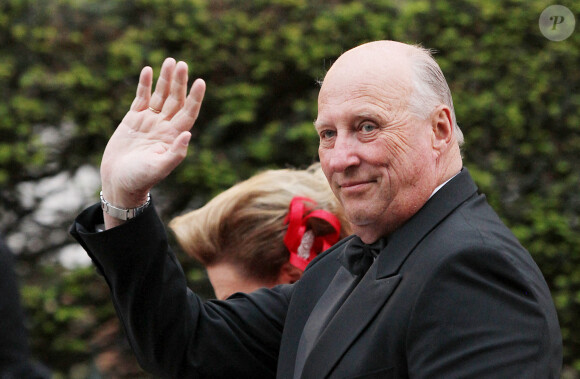 Le roi Harald de Norvège arrive au dîner de gala à l'hôtel Mandarin Oriental la veille du mariage royal du prince William et de Kate Middleton à Londres, le 28 avril 2011. Photo par Patrick van Katwijk DPA/ABACAPRESS.COM