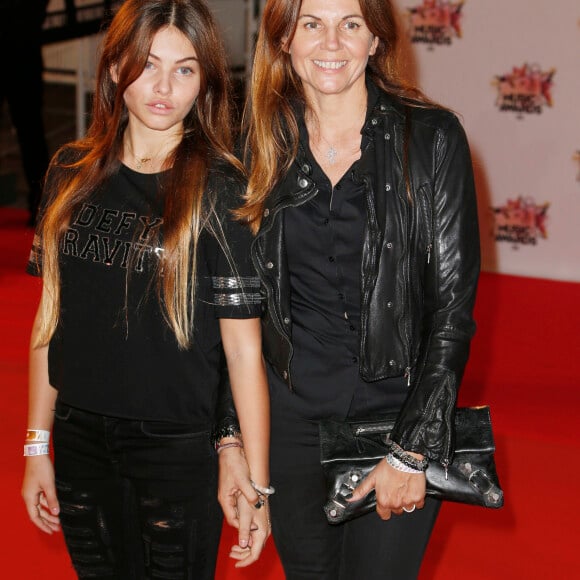 Véronika Loubry et sa fille Thylane Blondeau - Arrivées à la 17ème cérémonie des NRJ Music Awards 2015 au Palais des Festivals à Cannes, le 7 novembre 2015. © Christophe Aubert via Bestimage 