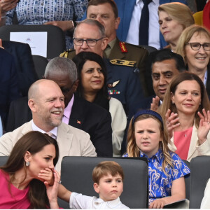 Kate Catherine Middleton, duchesse de Cambridge et leurs enfants, le prince Louis et la princesse Charlotte, Mike Tindall, Mia Tindall - La famille royale d'Angleterre lors de la parade devant le palais de Buckingham, à l'occasion du jubilé de la reine d'Angleterre. le 5 juin 2022