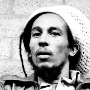 Bib Marley a miraculeusement réchappé à une énorme fusillade
07 juillet 1978 - Rotterdam, Pays-Bas - Bob Marley dans les coulisses avant son concert au Ahoy Hall, Rotterdam, Pays-Bas. Photo par Barry Schultz/ZUMA Press Wire/ABACAPRESS.COM