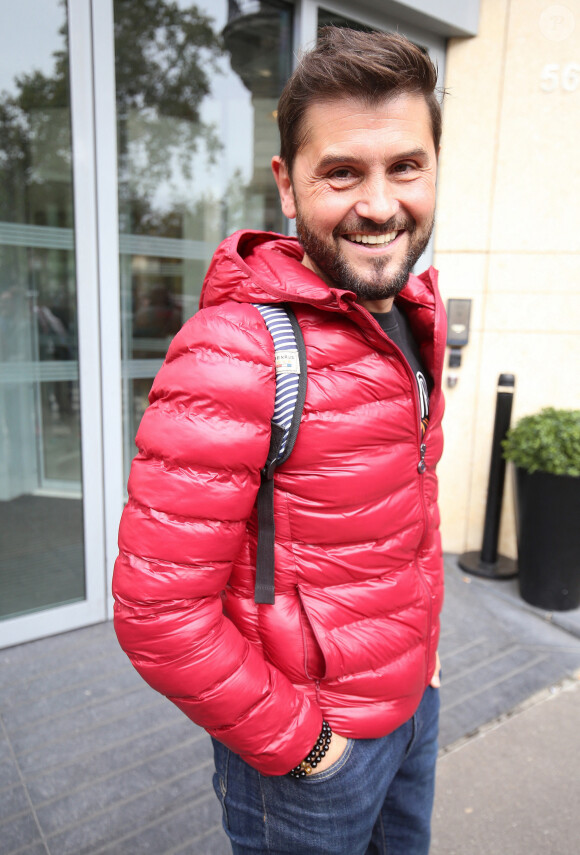 Christophe Beaugrand à la sortie des studios de RTL à Paris, France, le 26 octobre 2023. © Jonathan Rebboah/Panoramic/bestimage