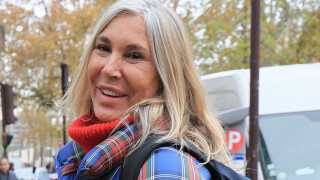 MAISON DE STARS Zazie propriétaire d'une maison de pirate au fin fond de la Grèce, "il n'y a pas d'eau potable, c'est très roots"