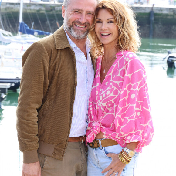 Ingrid Chauvin et Alexandre Brasseur au photocall de la série "Demain Nous Appartient" lors de la 25ème édition du Festival de la fiction de la Rochelle, France, le 16 septembre 2023. © Denis Guignebourg/BestImage 