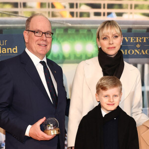 Frederik Braun, le prince Albert II de Monaco, la princesse Charlène de Monaco, leurs enfants, le prince Jacques de Monaco, marquis des Baux, et la princesse Gabriella de Monaco, comtesse de Carladès et Gerrit Braun - La famille princière de Monaco lors de l'ouverture de la section Monaco au musée Miniatur Wunderland (Miniature Wonderland) à Hambourg, Allemagne, le 25 avril 2024. © Action Press/Bestimage