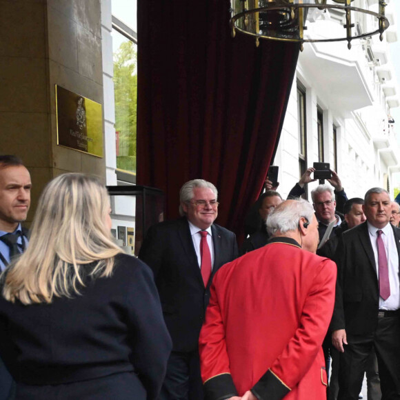 Arrivée à 13h du prince Albert II et la princesse Charlene de Monaco à l'hôtel Vier Jahreszeiten à Hambourg, Allemagne, le 24 avril 2024. © Imago/Panoramic/Bestimage 