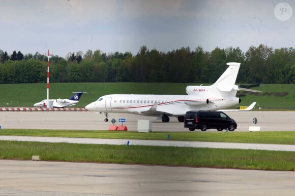 Le prince Albert II et la princesse Charlene de Monaco de Monaco ont atterri à l'aéroport de Hambourg dans un jet privé à 12h20, à Hambourg, Allemagne, le 25 avril 2024. © Imago/Panoramic/Bestimage 