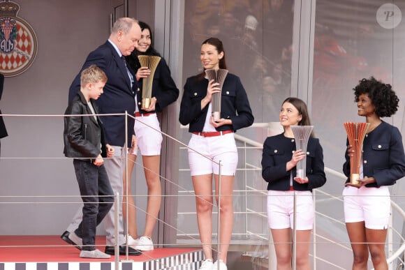 Alejandro Agag, fondateur et président de Formula E, le prince Albert II de Monaco, la princesse Charlene et leurs enfants la princesse Gabriella et le prince héréditaire Jacques ont assisté au Monaco E-Prix 2024, le 27 avril 2024.