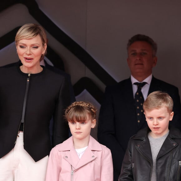 Alejandro Agag, fondateur et président de Formula E, le prince Albert II de Monaco, la princesse Charlene et leurs enfants la princesse Gabriella et le prince héréditaire Jacques ont assisté au Monaco E-Prix 2024, le 27 avril 2024.