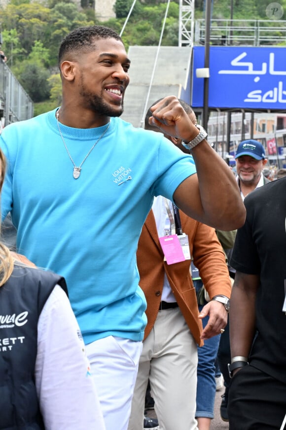 Anthony Joshua durant le Monaco E-Prix 2024, le 27 avril 2024. Le pilote Jaguar Mitch Evans a remporté la course devant son coéquipier Nick Cassidy suivi par Stoffel Vandoorne sur DS Penske. C'est la 7eme édition du Monaco E-prix. A l'occasion de la 10eme saison du Championnat du Monde ABB FIA Formula E, les monoplaces de 3eme génération ont parcouru les rues de la Principauté. © Bruno Bebert/Bestimage 