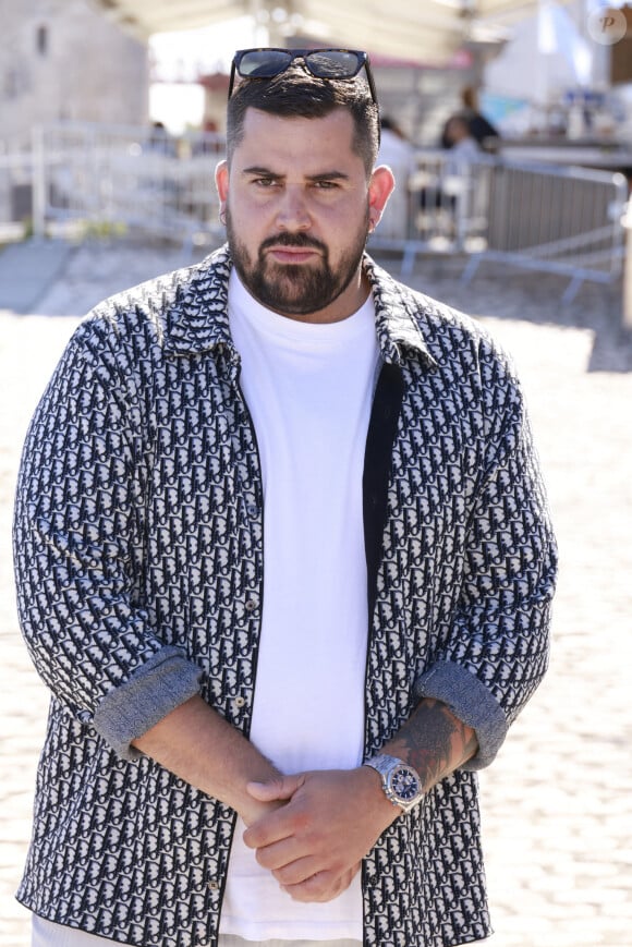 Artus (Victor-Artus Solaro) au photocall de la série "Darknet-sur-Mer" lors de la 24ème édition du Festival de la Fiction TV de La Rochelle, France, le 17 septembre 2022. © Christophe Aubert/Bestimage