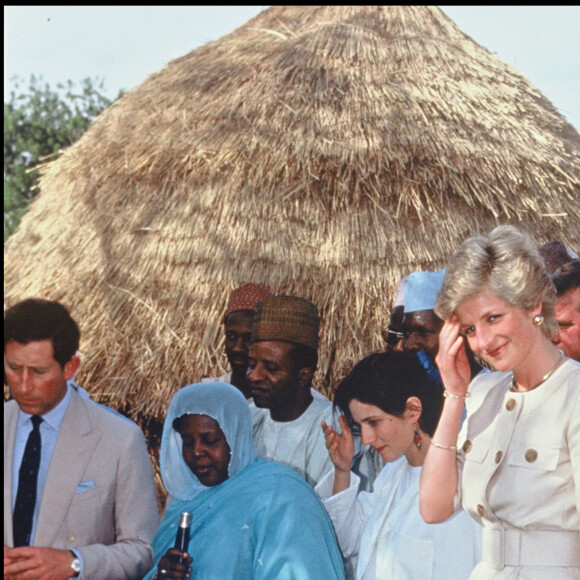 A l'époque, la princesse avait été très appréciée dans le pays. 
Lady Diana et le prince Charles en visite au Nigeria