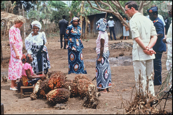 Lady Diana et le prince Charles en visite au Nigeria