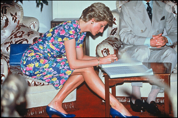 Lady Diana et le prince Charles en visite au Nigeria