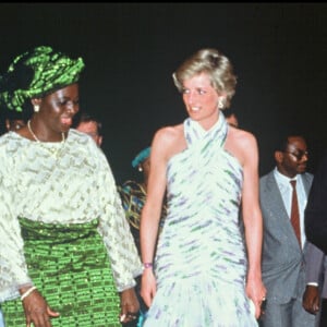 Lady Diana et le prince Charles en visite au Nigeria
