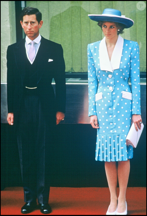 Lady Diana et le prince Charles en visite au Nigeria