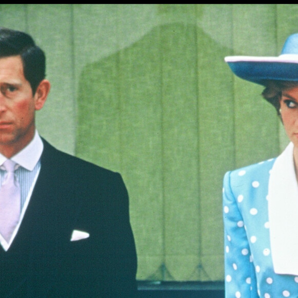Lady Diana et le prince Charles en visite au Nigeria