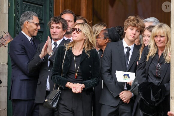 Il s'est intégré à toute la famille. 
Roschdy Zem et sa compagne Sarah Poniatowski (Lavoine), Pierre Rambaldi, Roman Lavoine, sa cousine Tess Rambaldi (fille de Marie Poniatowski et petite-fille du défunt), Marie Rambaldi (Poniatowski) - Sorties des obsèques du prince Jean-Stanislas Poniatowski en l'Eglise polonaise à Paris, France, le 29 avril 2024. © Jacovides-Moreau/Bestimage