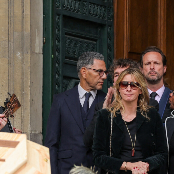 Roschdy Zem et sa compagne Sarah Poniatowski (Lavoine), Pierre Rambaldi, Roman Lavoine, sa cousine Tess Rambaldi (fille de Marie Poniatowski et petite-fille du défunt), Marie Rambaldi (Poniatowski) - Sorties des obsèques du prince Jean-Stanislas Poniatowski en l'Eglise polonaise à Paris, France, le 29 avril 2024. © Jacovides-Moreau/Bestimage