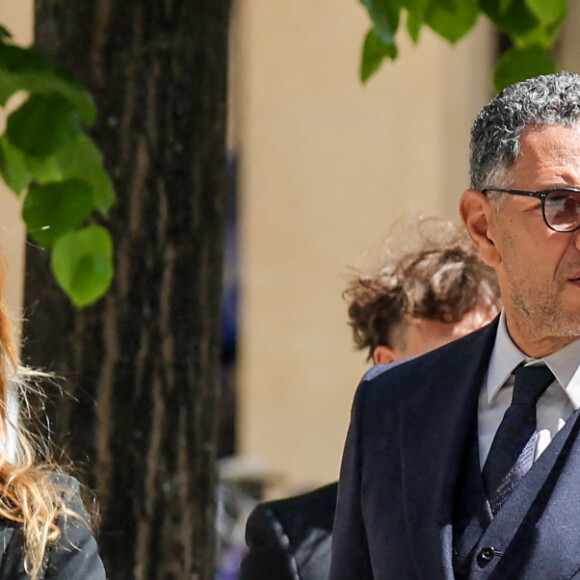 Sarah Poniatowski (Lavoine) et son compagnon Roschdy Zem (second plan), guest - Arrivées aux obsèques du prince Jean-Stanislas Poniatowski en l'Eglise polonaise à Paris, France, le 29 avril 2024. © Jacovides-Moreau/Bestimage